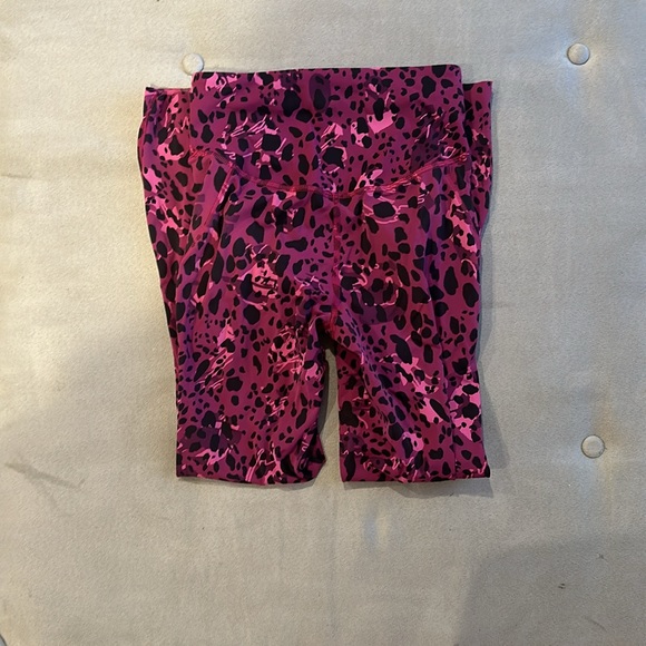 Lululemon Base Pase Pink Cheetah Leggings Crop - Picture 8 of 9